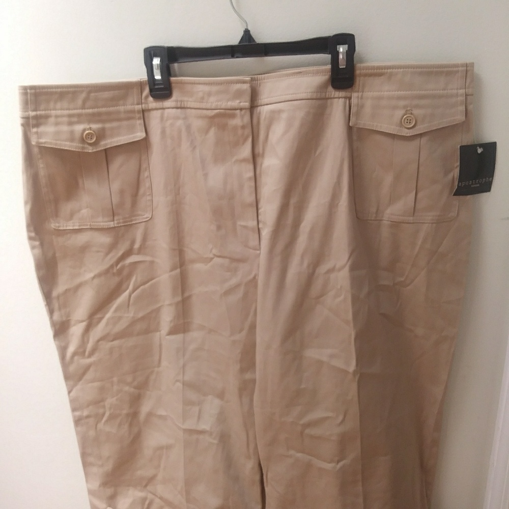 Apostrophe women size 22w. Cuffed capris